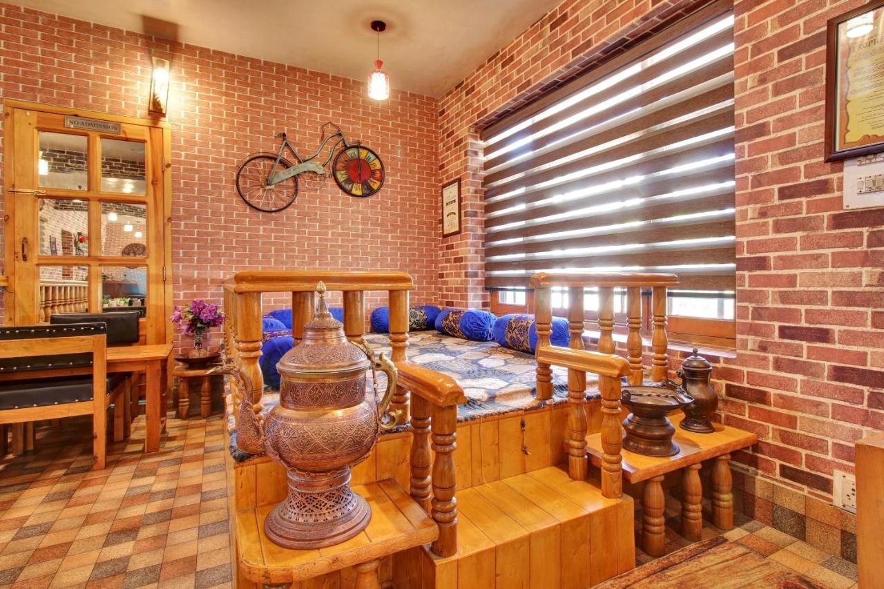 Super Oyo Capital O 91600 The Village Classic Hotel And Restaurant Srīnagar Extérieur photo